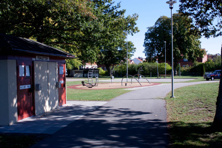Utegym och toaletter