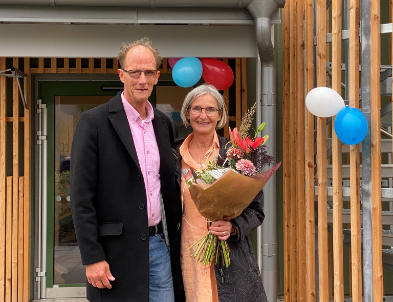 Magnus Wikström och Majvi Wijk framför Högalids förskola