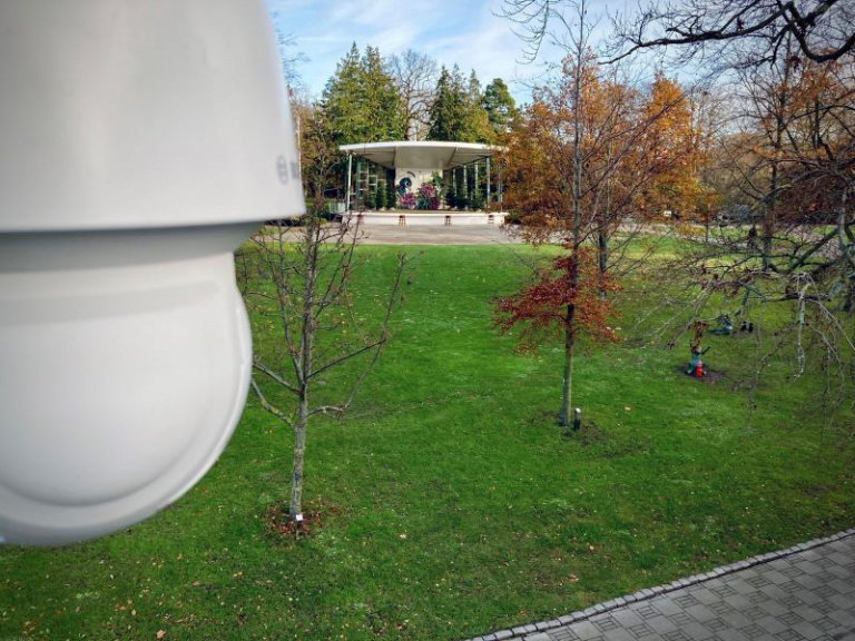 Polisen har satt upp en övervakningskamera i Stadsparken.