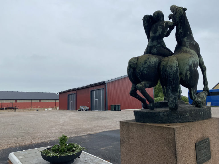 Staty med hästar