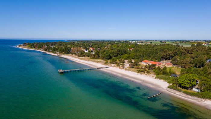 Bild tagen med drönare över kuststräckan vid Beddingestrand.